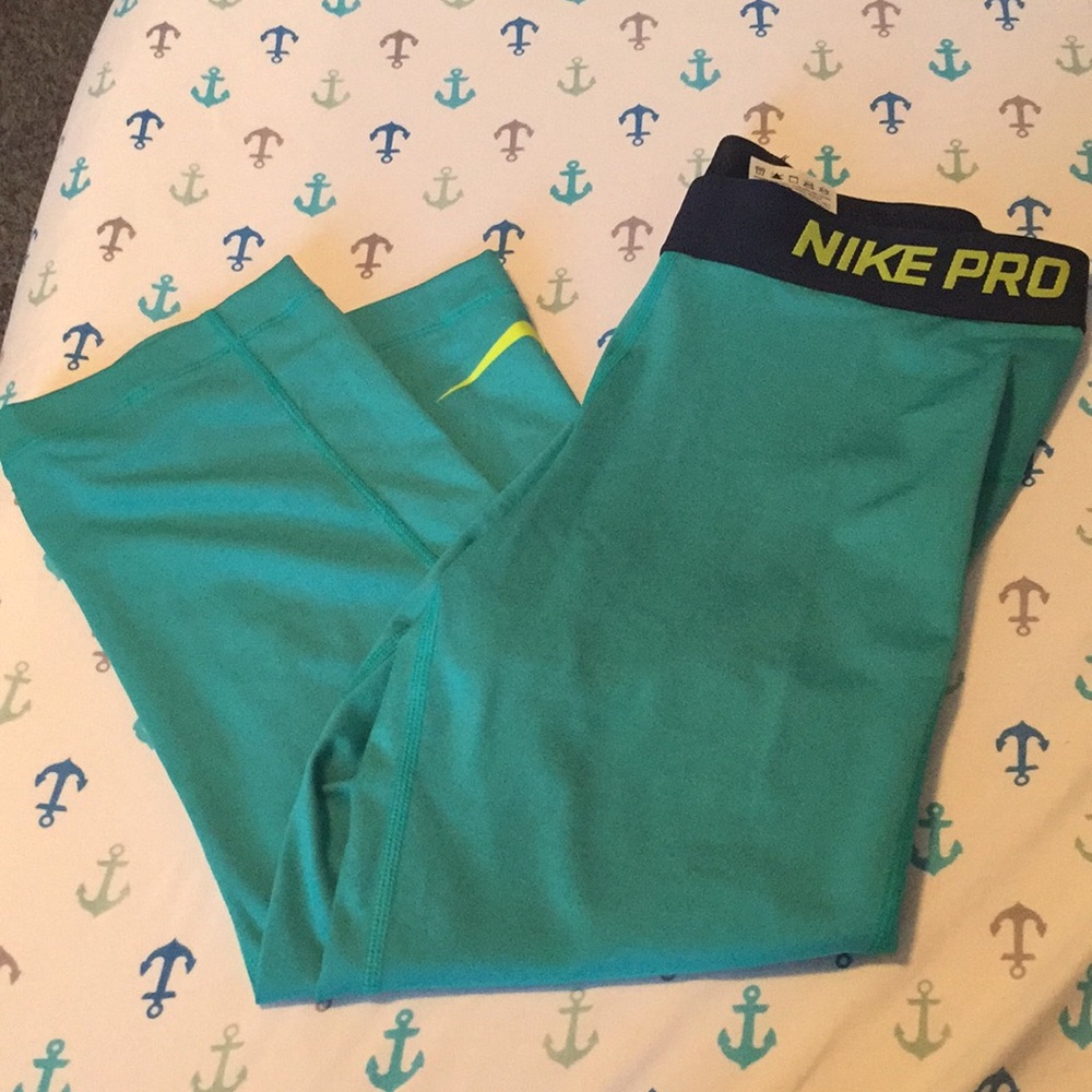 Nike Pro Crop Leggings
